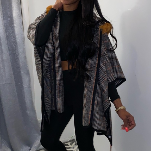 Stylish Red Shawl - Picture 12 of 15